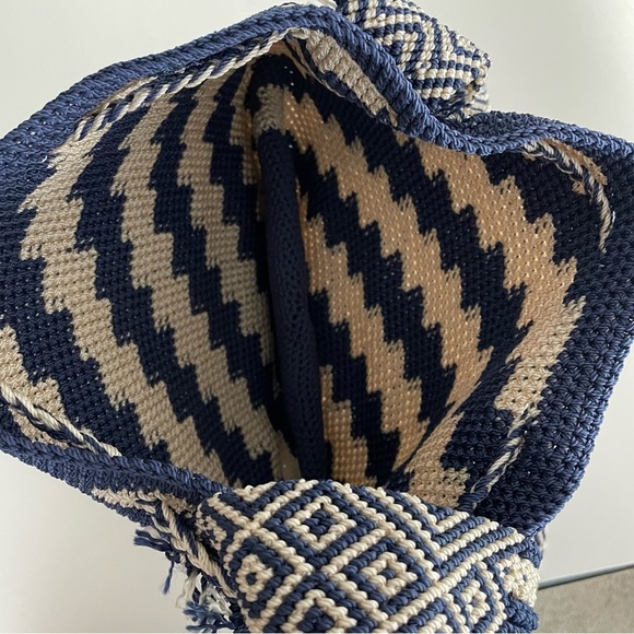 Wayuu Mochila Colombian Hand Woven Bucket Crossbody Bag Purse - Picture 6 of 8